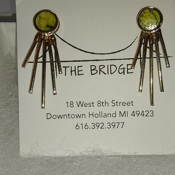 Bridge beautiful dangling earrings - Picture 1 of 3